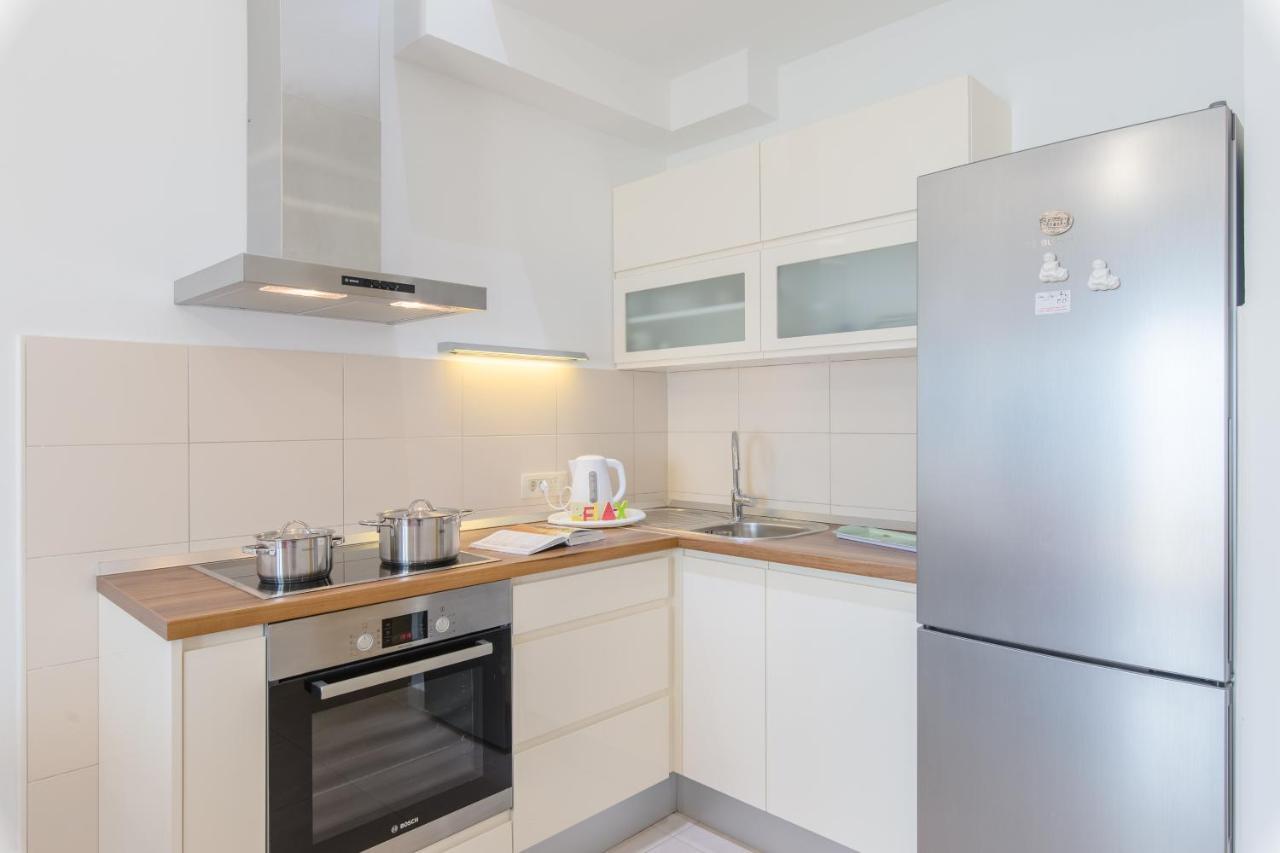 Apartments Kadenca Омиш Экстерьер фото