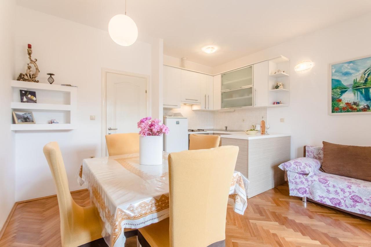 Apartments Kadenca Омиш Экстерьер фото