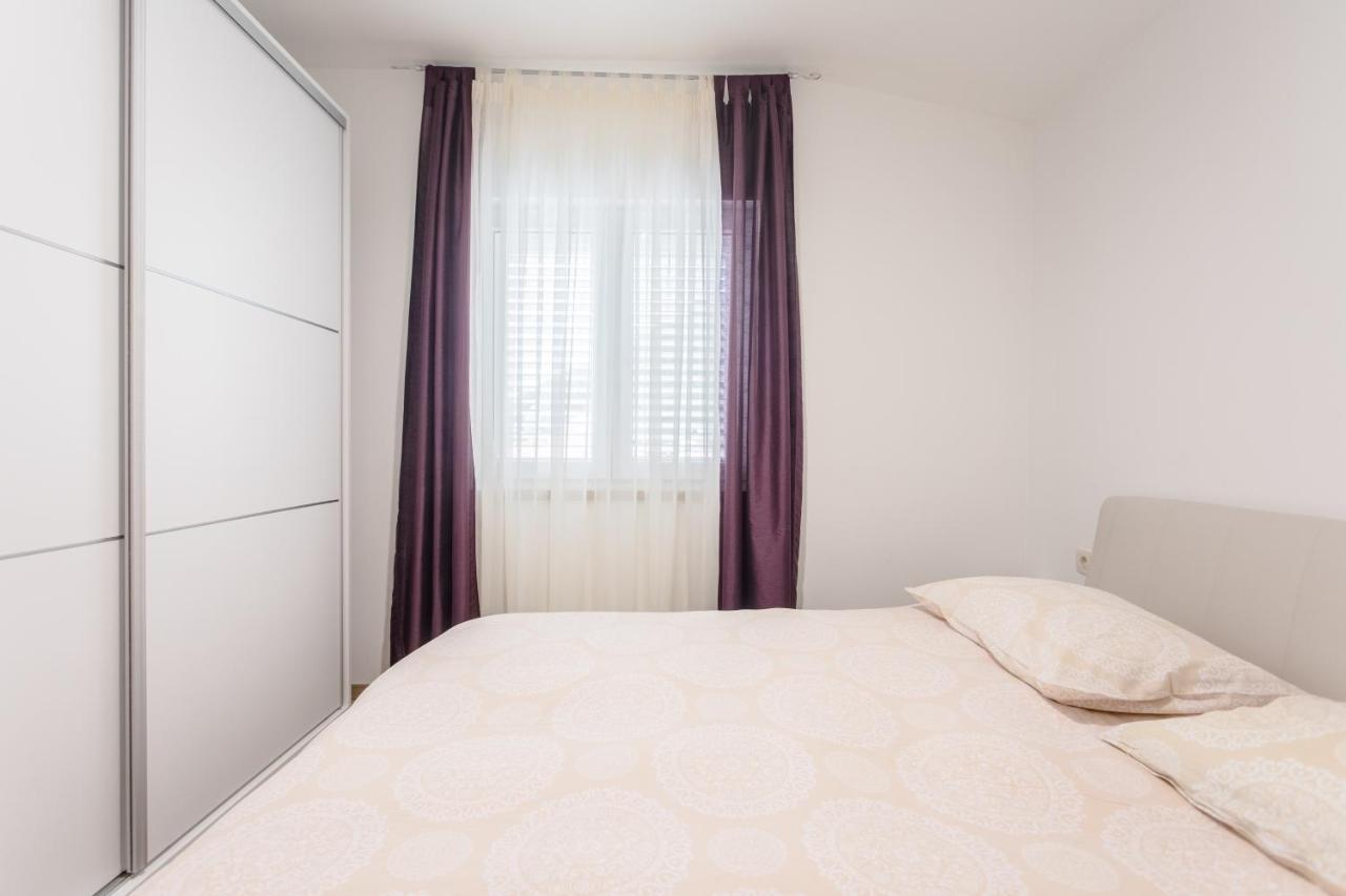 Apartments Kadenca Омиш Экстерьер фото