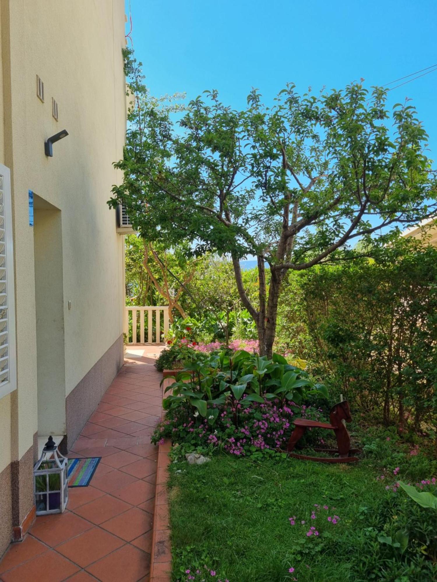 Apartments Kadenca Омиш Экстерьер фото