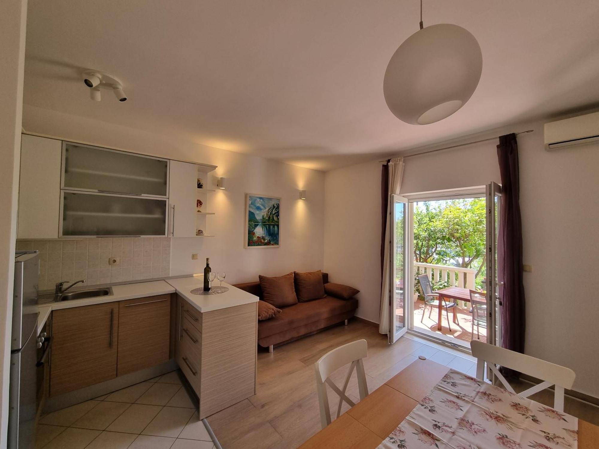 Apartments Kadenca Омиш Экстерьер фото
